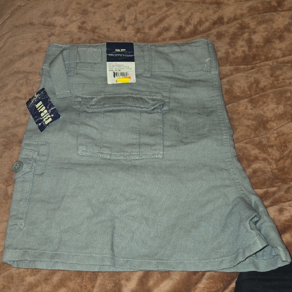 Gray Cargo Shorts with Relaxed Style